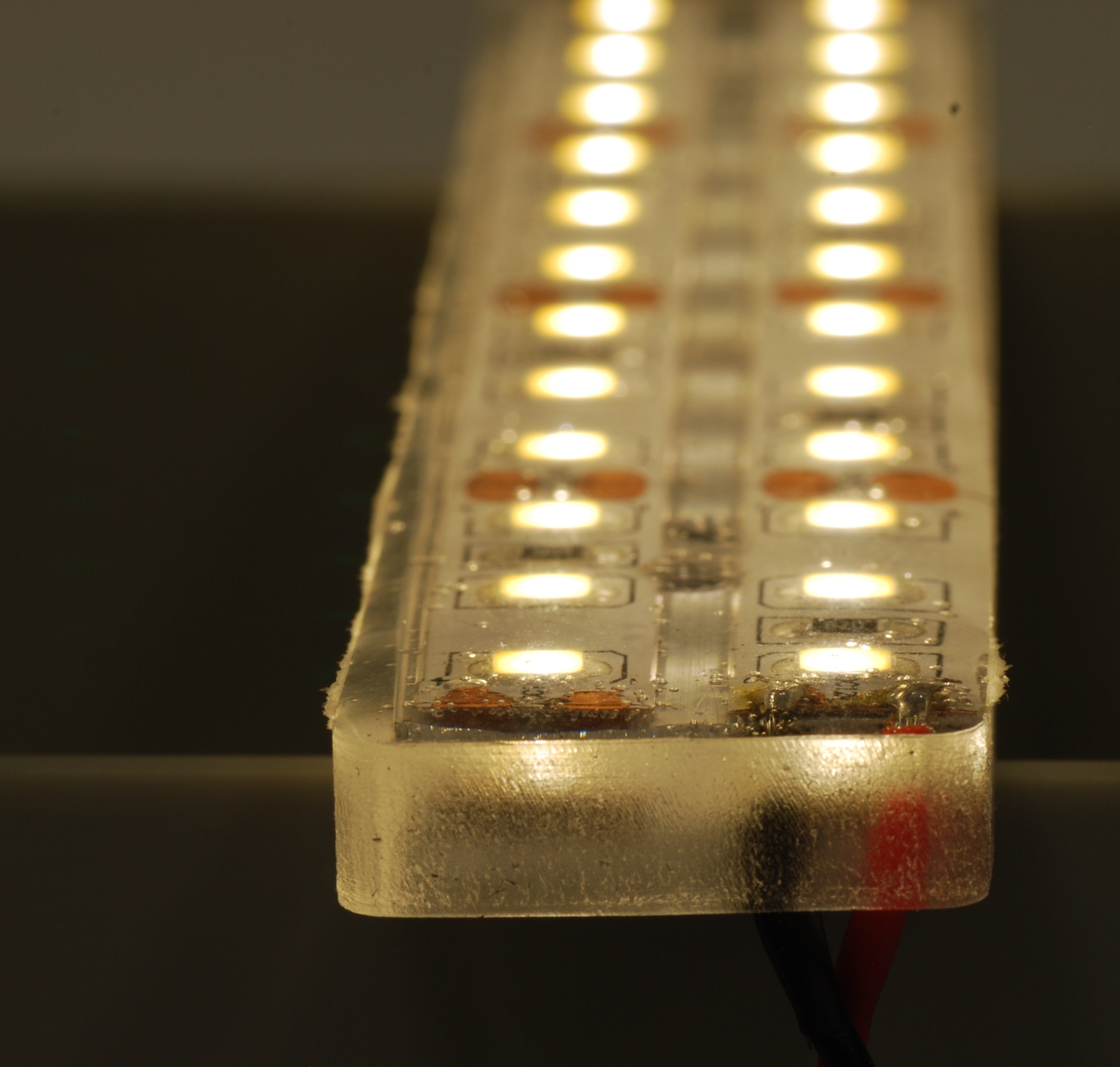 Embeddiing LED light with transparent casting resin